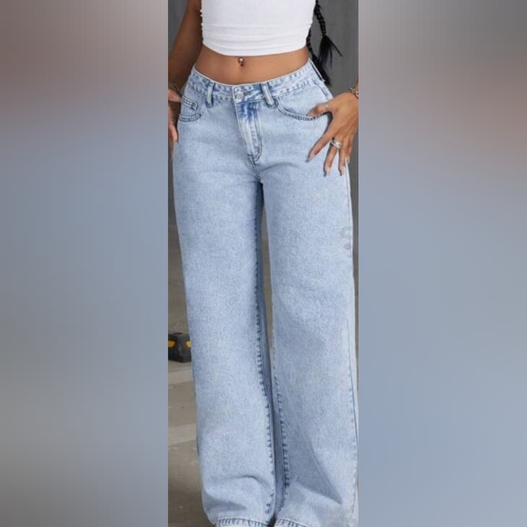 JEANS Pink bow on back pockets. Reminiscent of Loveshackfancy. So preppy! - Picture 6 of 10